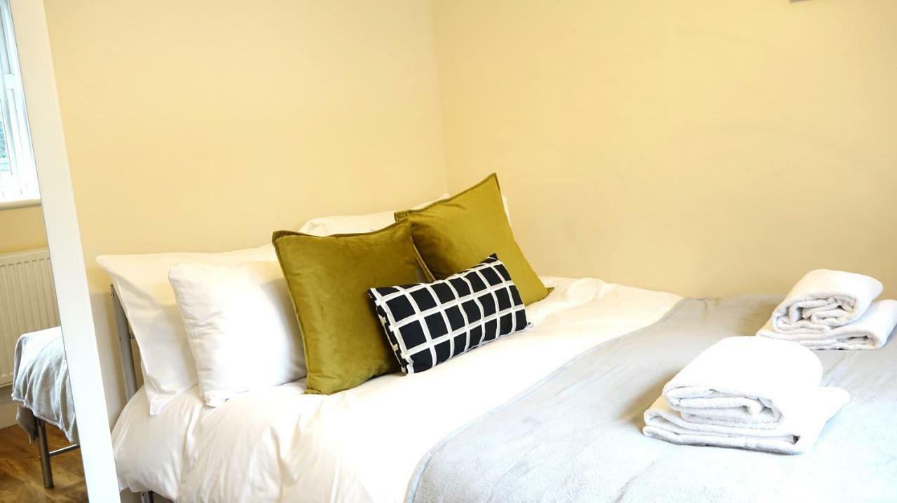 Heathrow Ensuite Rooms- Auto Check In 런던 외부 사진