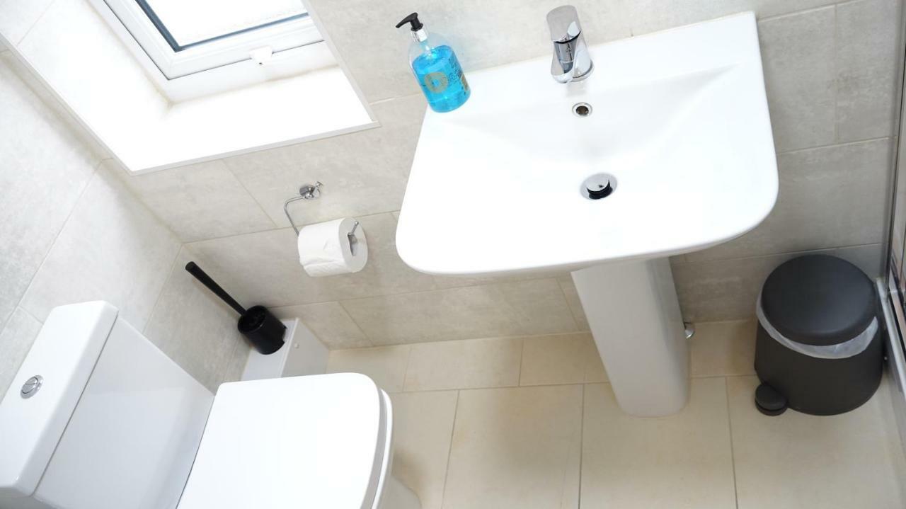 Heathrow Ensuite Rooms- Auto Check In 런던 외부 사진