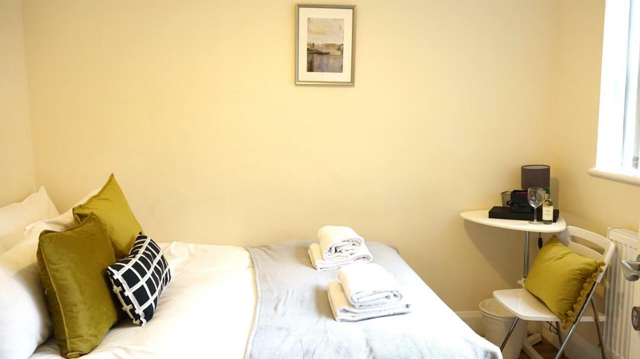 Heathrow Ensuite Rooms- Auto Check In 런던 외부 사진