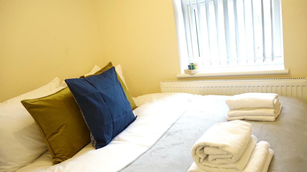 Heathrow Ensuite Rooms- Auto Check In 런던 외부 사진