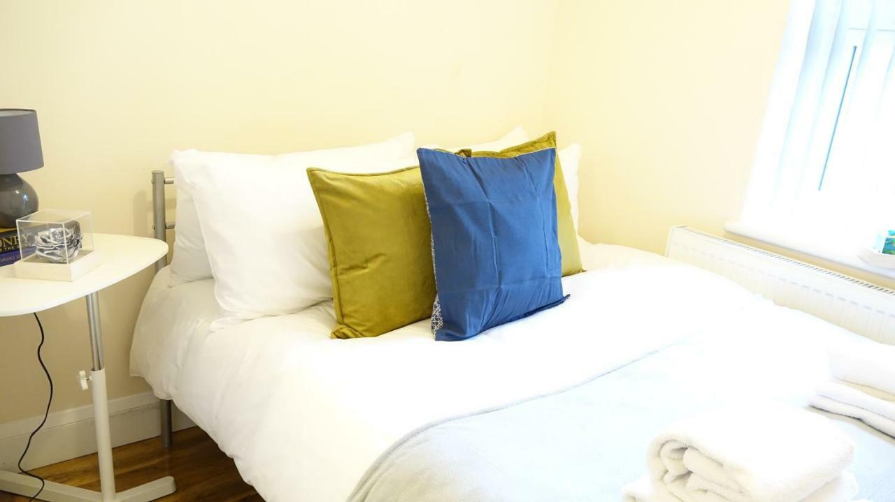Heathrow Ensuite Rooms- Auto Check In 런던 외부 사진