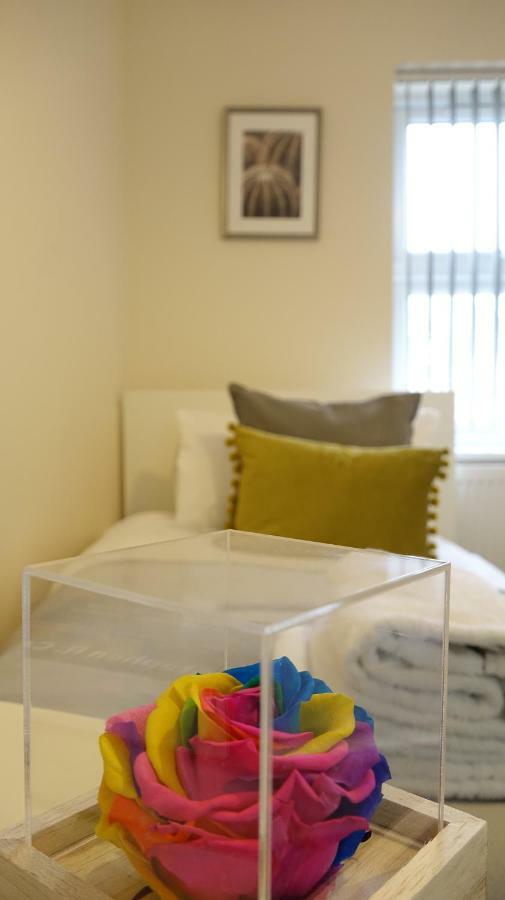 Heathrow Ensuite Rooms- Auto Check In 런던 외부 사진
