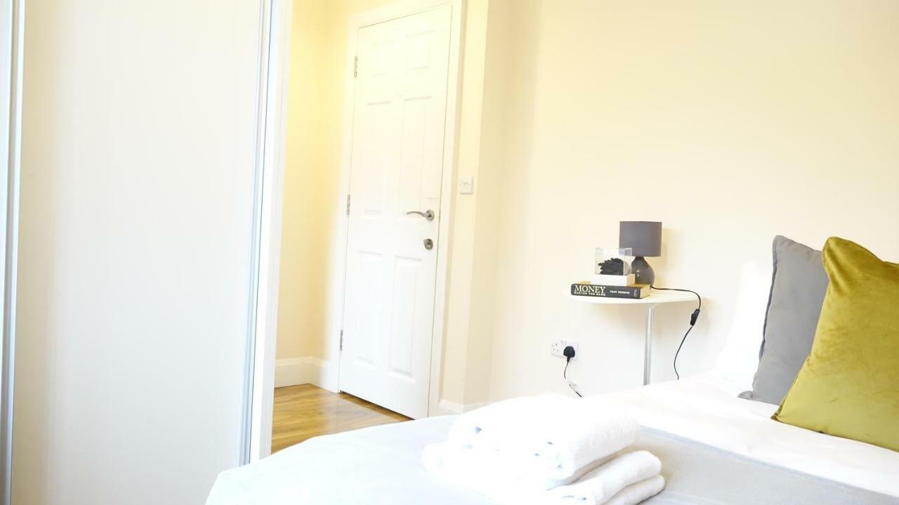 Heathrow Ensuite Rooms- Auto Check In 런던 외부 사진