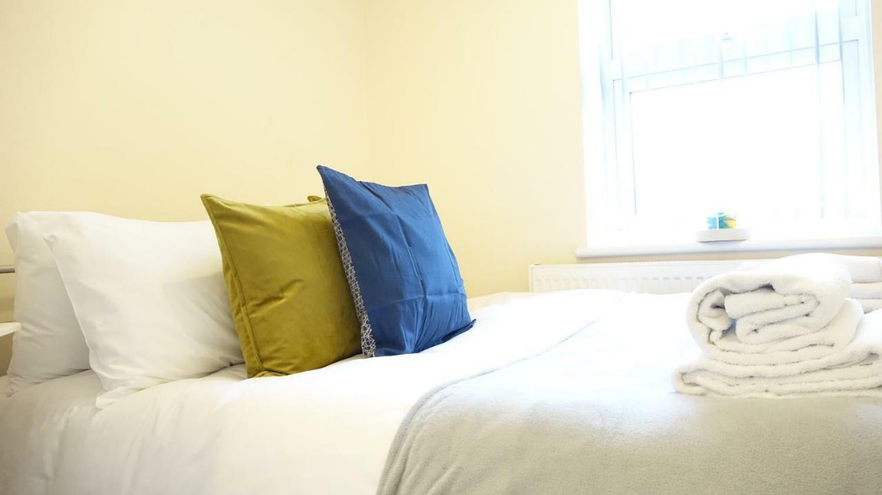 Heathrow Ensuite Rooms- Auto Check In 런던 외부 사진