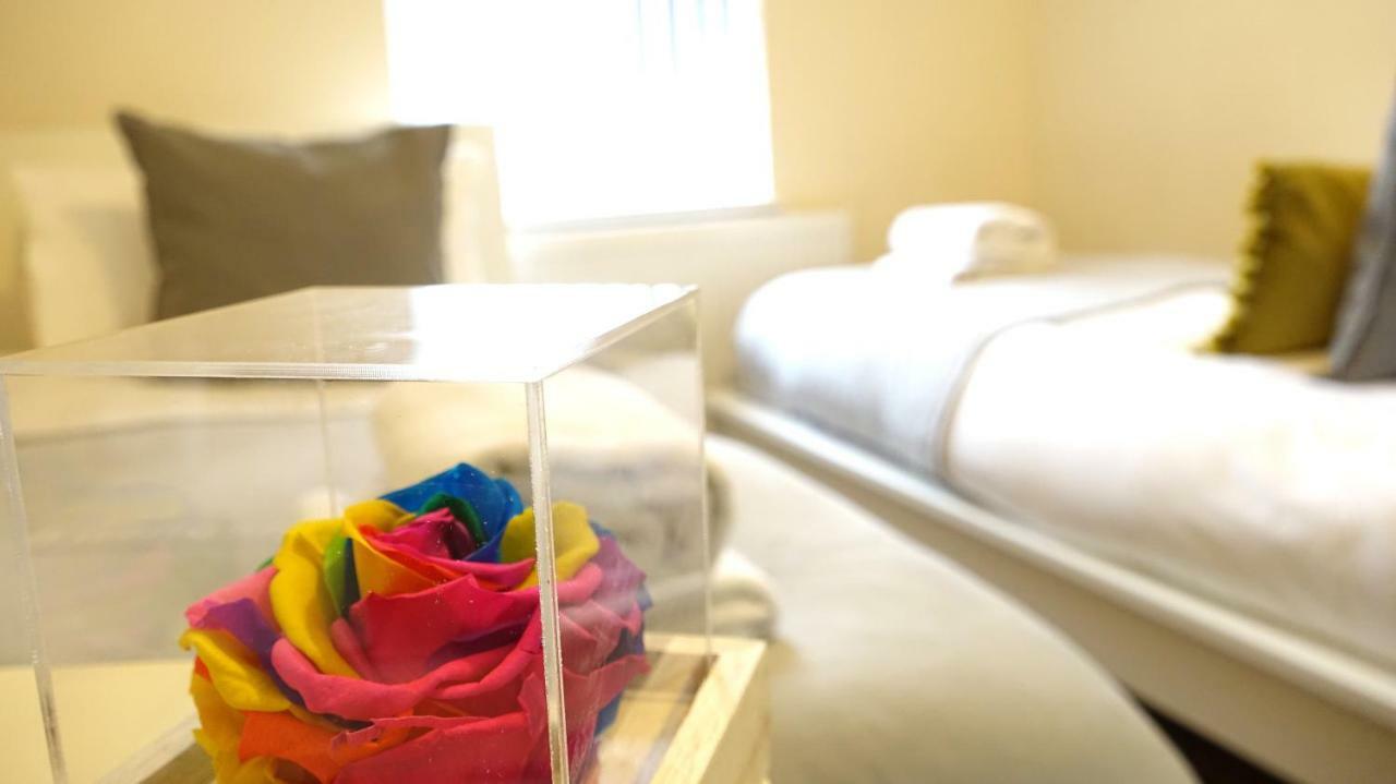 Heathrow Ensuite Rooms- Auto Check In 런던 외부 사진