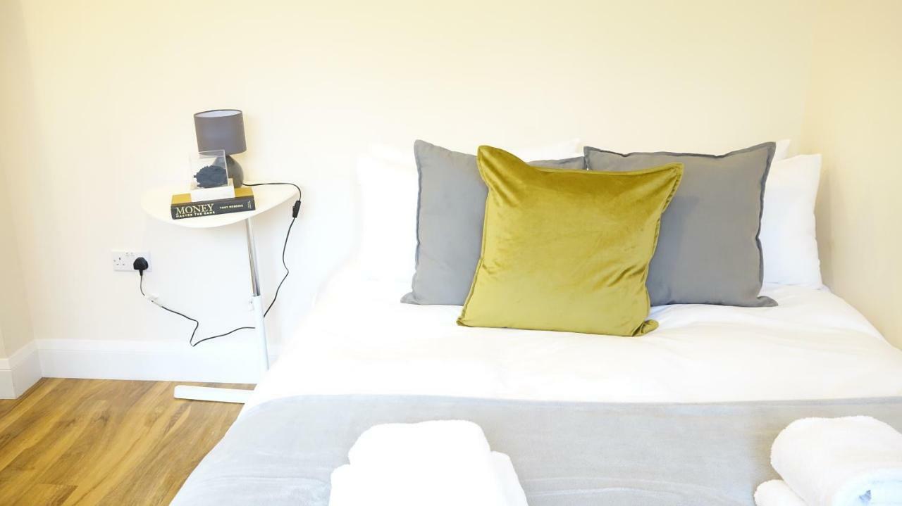 Heathrow Ensuite Rooms- Auto Check In 런던 외부 사진