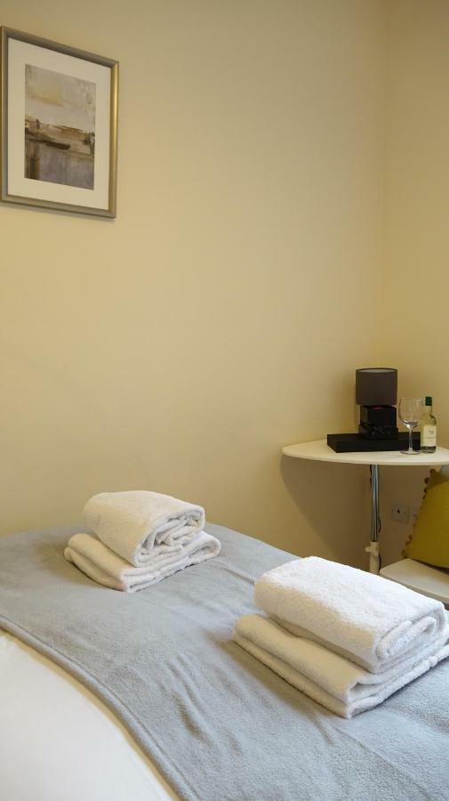 Heathrow Ensuite Rooms- Auto Check In 런던 외부 사진
