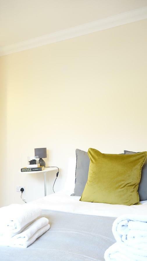 Heathrow Ensuite Rooms- Auto Check In 런던 외부 사진
