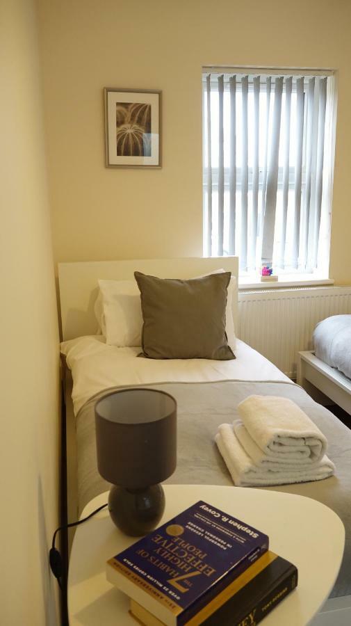 Heathrow Ensuite Rooms- Auto Check In 런던 외부 사진