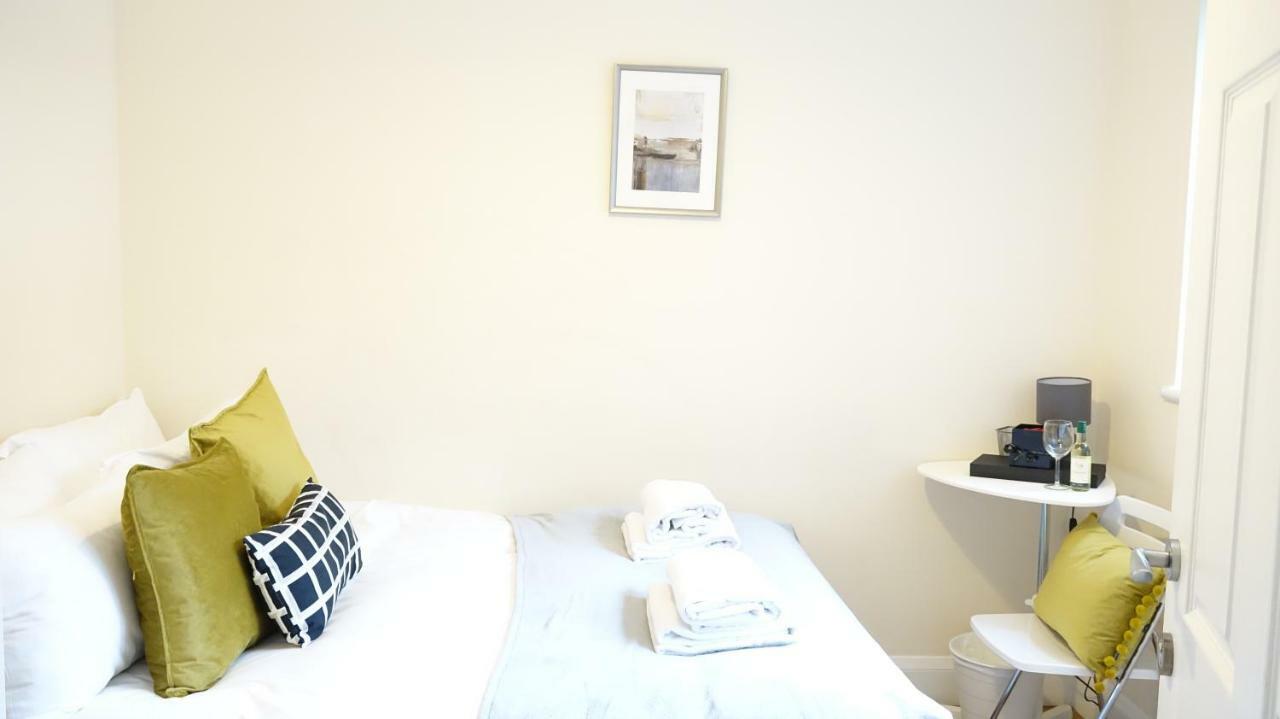 Heathrow Ensuite Rooms- Auto Check In 런던 외부 사진