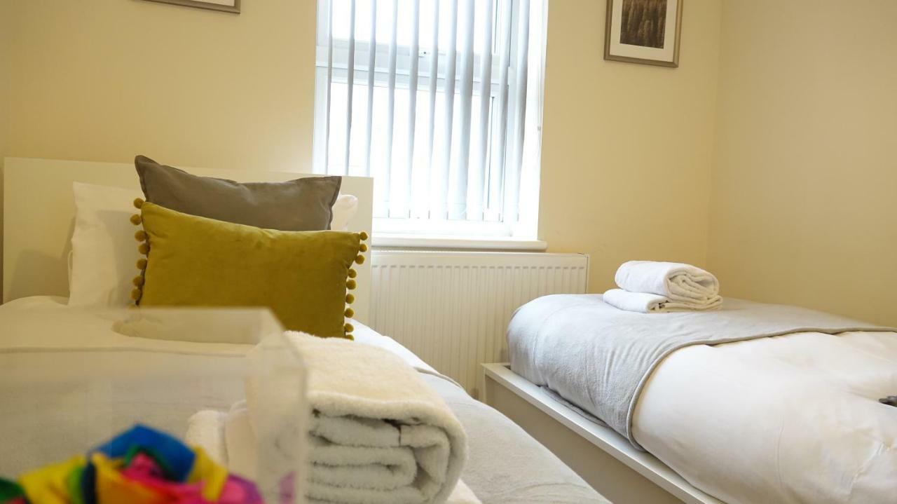 Heathrow Ensuite Rooms- Auto Check In 런던 외부 사진