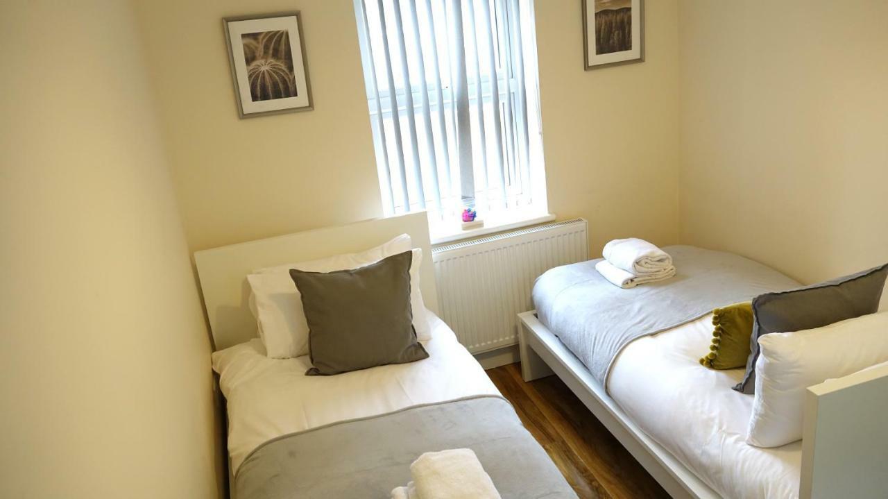 Heathrow Ensuite Rooms- Auto Check In 런던 외부 사진