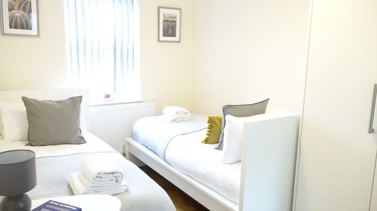 Heathrow Ensuite Rooms- Auto Check In 런던 외부 사진