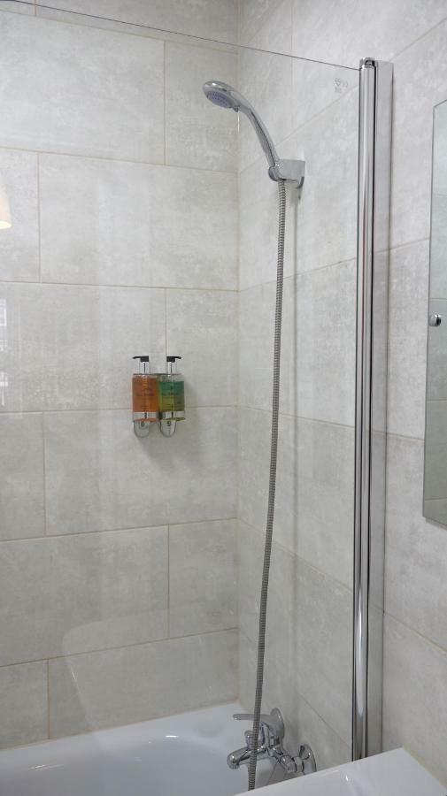 Heathrow Ensuite Rooms- Auto Check In 런던 외부 사진