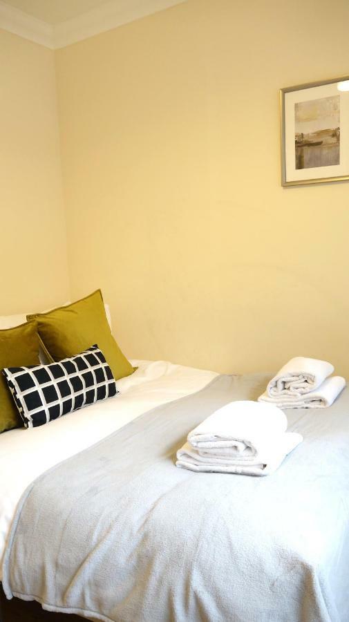 Heathrow Ensuite Rooms- Auto Check In 런던 외부 사진