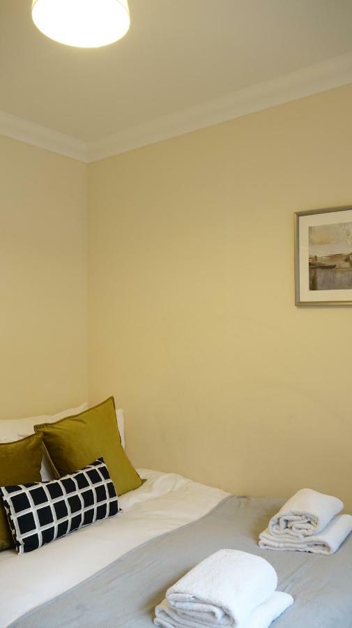 Heathrow Ensuite Rooms- Auto Check In 런던 외부 사진