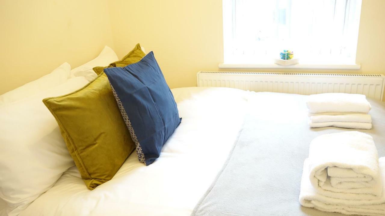 Heathrow Ensuite Rooms- Auto Check In 런던 외부 사진