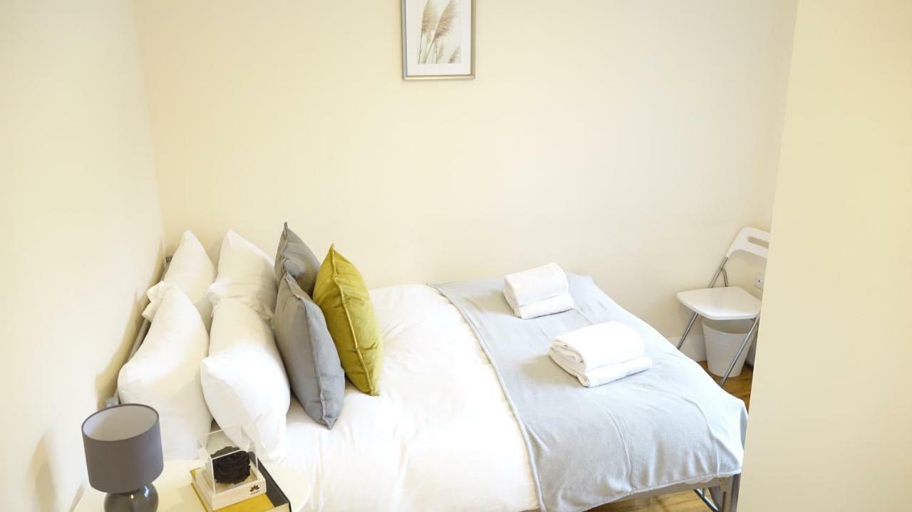 Heathrow Ensuite Rooms- Auto Check In 런던 외부 사진