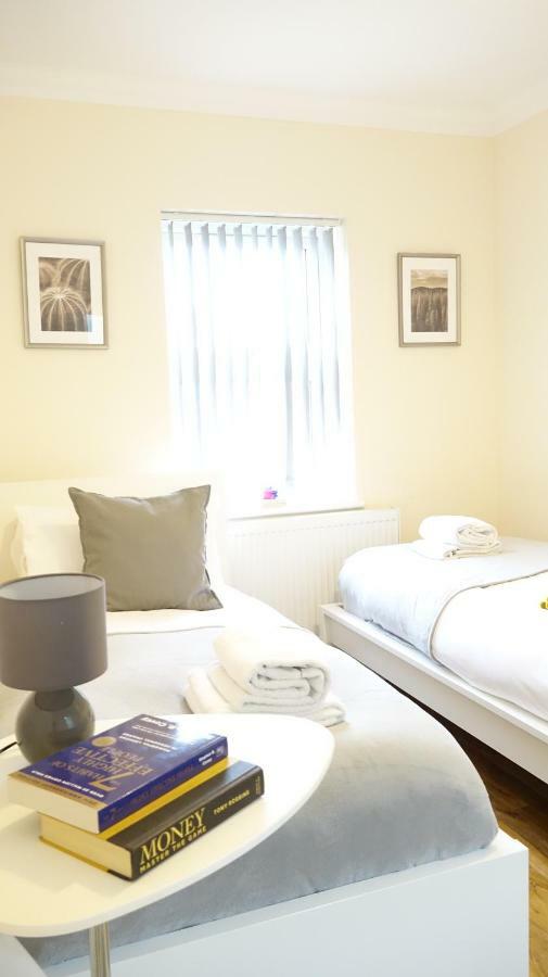 Heathrow Ensuite Rooms- Auto Check In 런던 외부 사진