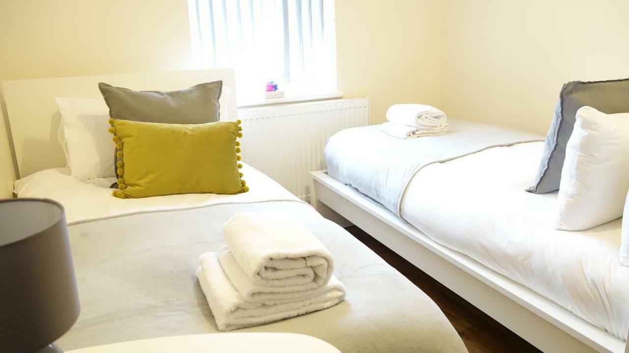 Heathrow Ensuite Rooms- Auto Check In 런던 외부 사진