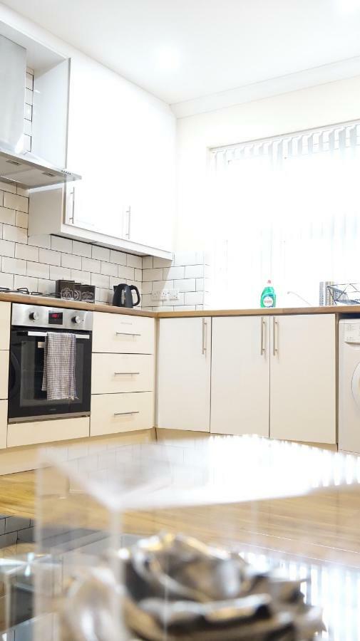 Heathrow Ensuite Rooms- Auto Check In 런던 외부 사진